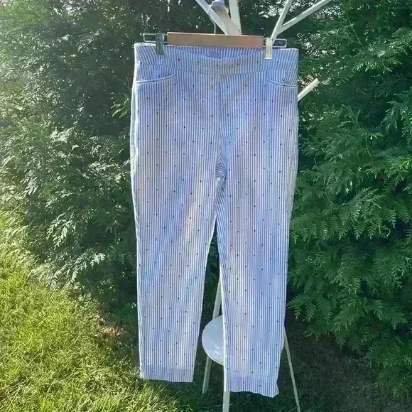 Chico’s pinned stripped polka dot jeans, pull on stretch style, machine washabl - Picture 2 of 8